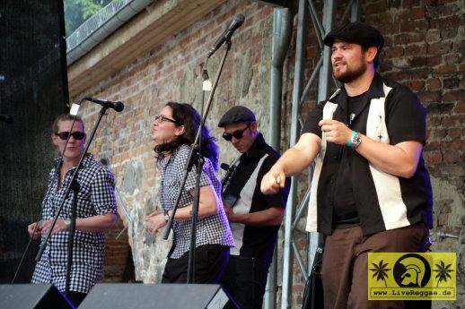 The Royal Penguin Orchestra (D) 19. This Is Ska Festival - Wasserburg, Rosslau 26. Juni 2015 (18).JPG